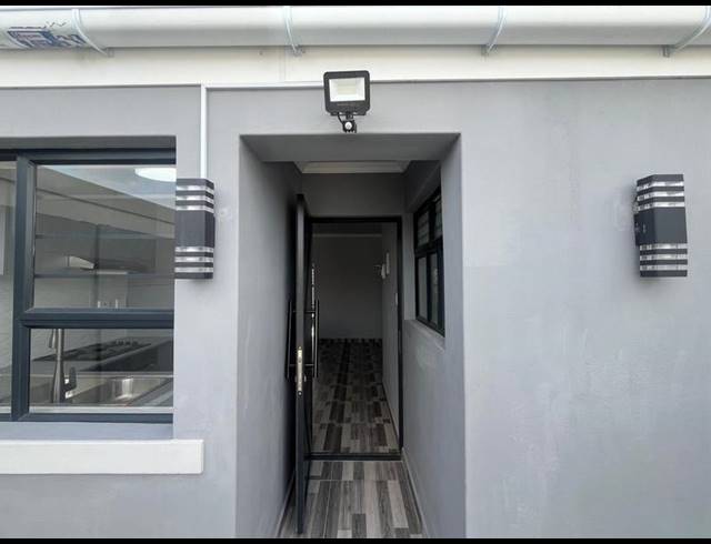 2 BEDROOM TOWNHOUSE FOR SALE IN KENSINGTON